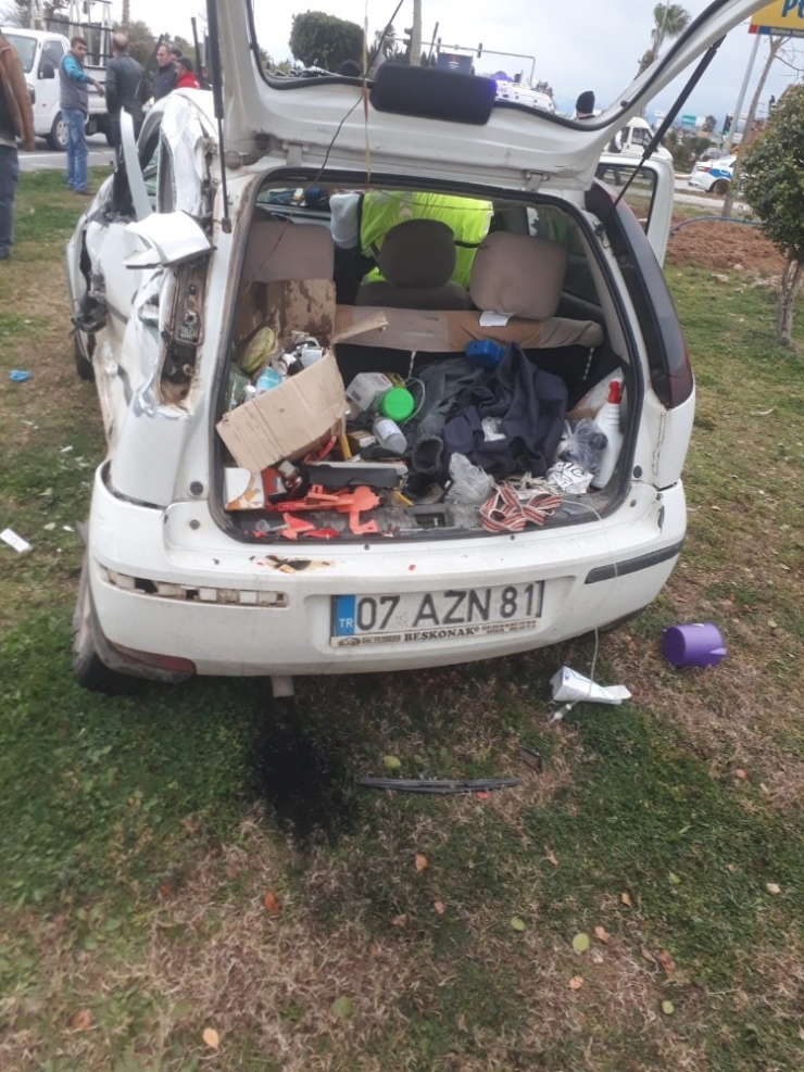 Otomobil İle Otobüs Çarpıştı, Bir Kişi Ağır Yaralandı