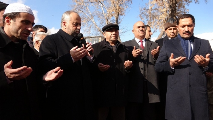 Afetlerden Korunmak İçin Dualar Edilerek Kurban Kesildi