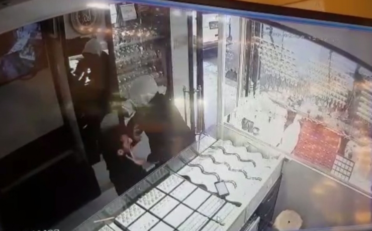 Bahçelievler’de Kuyumcunun Bıçaklanma Anı Kamerada