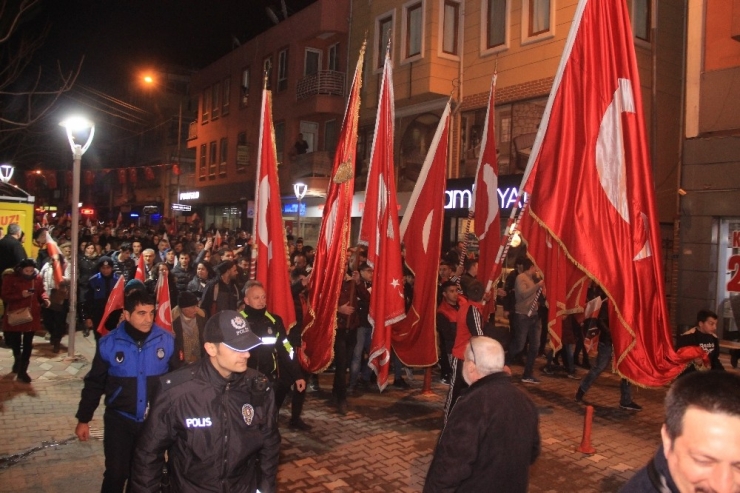 Edremit’te “Bayrağa Saygı Yürüyüşü”