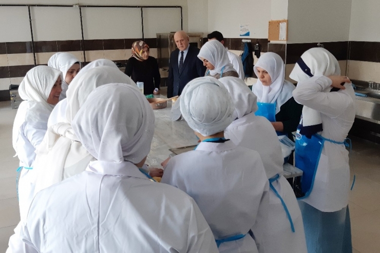 Bayburt Belediyesi Aile Yaşam Merkezinde Kurslar Başladı