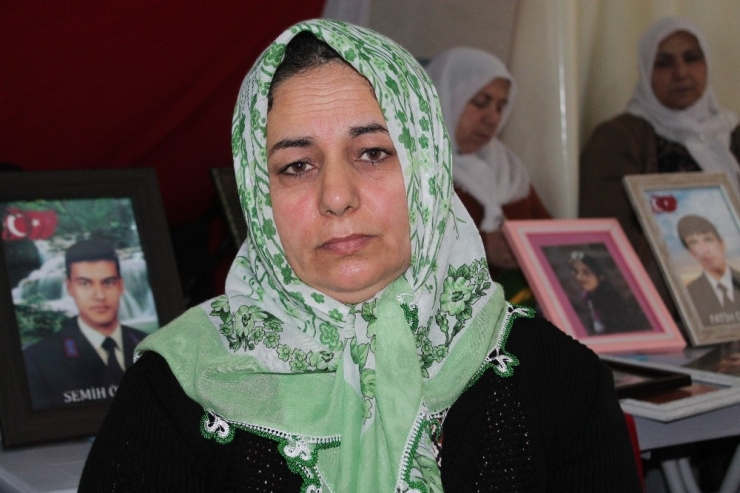 Hdp Önündeki Evlat Nöbetine Bir Aile Daha Katıldı