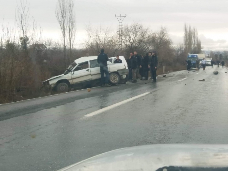 Para Nakil Aracıyla Otomobil Çarpıştı: 1 Ölü, 3 Yaralı