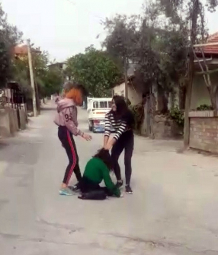 Terör Estiren Kızlar Adli Kontrol Şartıyla Serbest