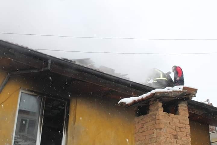 2 Katlı Ahşap Ev Yangın Sonrası Kullanılamaz Hale Geldi