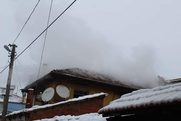 2 Katlı Ahşap Ev Yangın Sonrası Kullanılamaz Hale Geldi