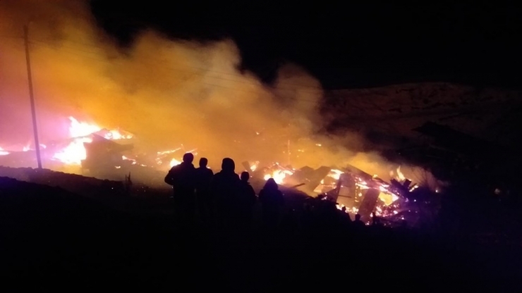 Erzurum’daki Yangın 4 Saat Sonra Kontrol Altına Alındı
