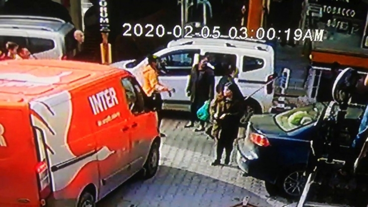 Esenyurt’ta, Tahta Süpürge Sapıyla Kavga