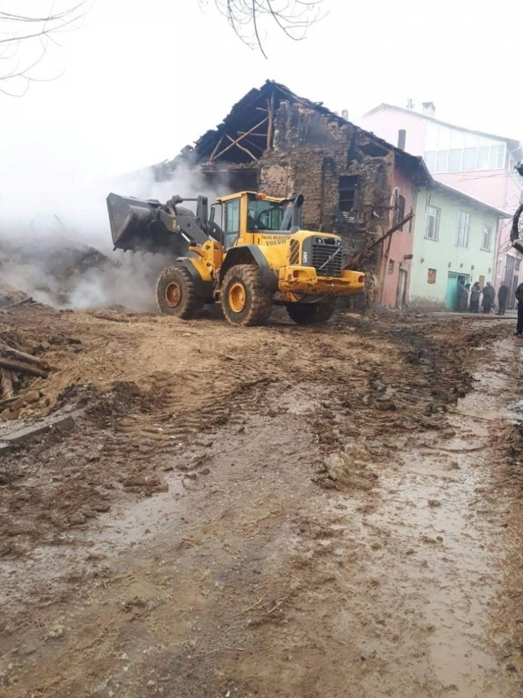 Isparta’daki Ev Yangınında 3 Kardeş Can Verdi