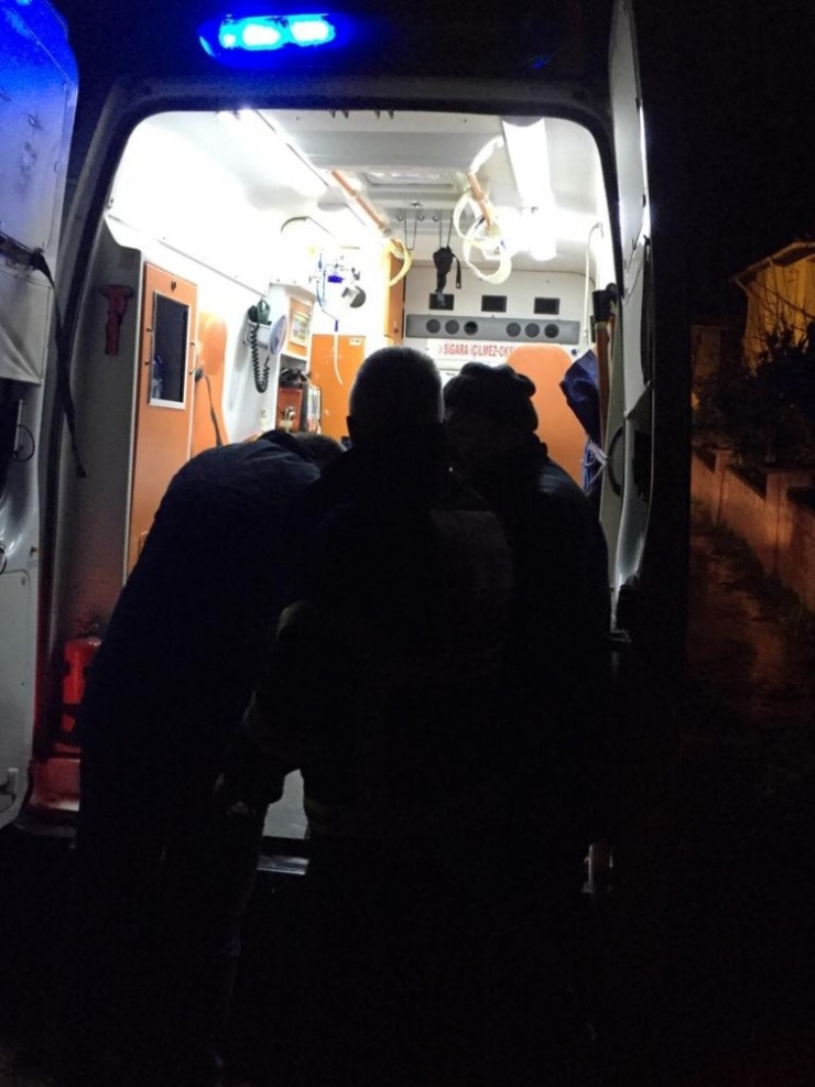 Su Kanalına Düşen Genç Boğulmaktan Son Anda Kurtuldu