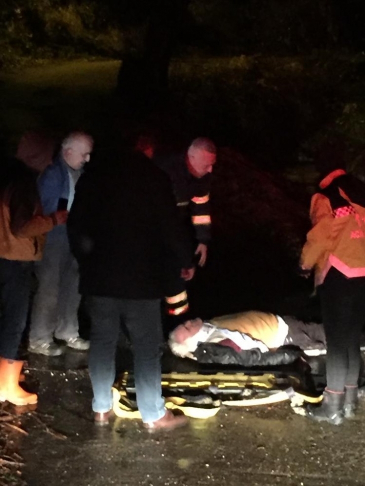 Su Kanalına Düşen Genç Boğulmaktan Son Anda Kurtuldu