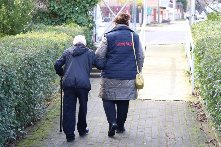 Belediye Ekipleri, Yalnız Yaşayan Kadının Geniş Ailesi Oldu