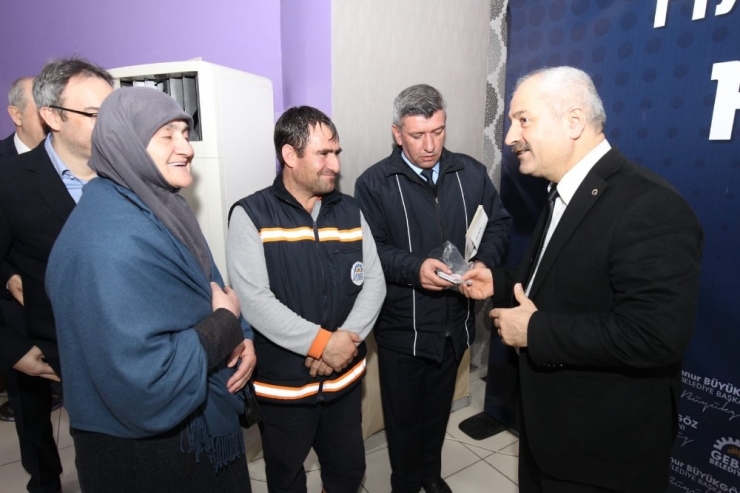 Temizlik İşçisinden Örnek Davranış