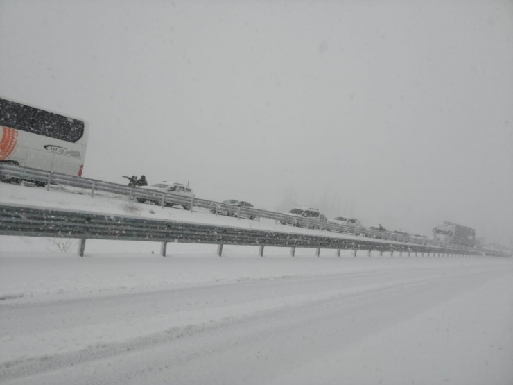 Konya-antalya Kara Yolunda Yoğun Kar Yağışı