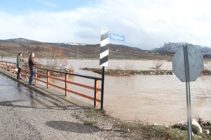 Konya’da Etkili Olan Yağış Nedeniyle Ekili Alanlar Su Altında Kaldı