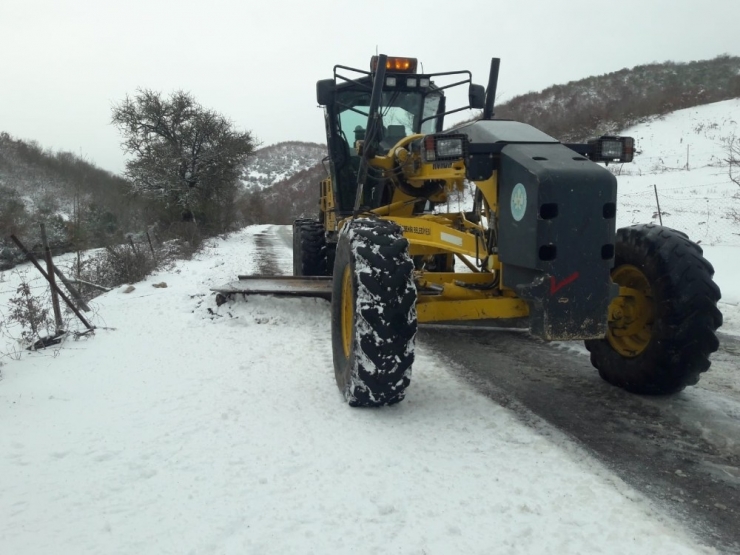 Manisa’da Karla Mücadele Devam Ediyor