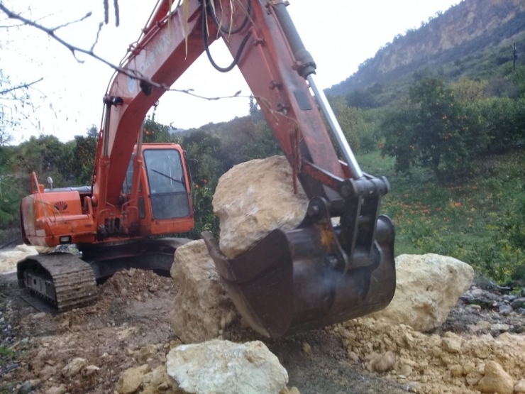 Mersin’de Ekipler Sel Ve Taşkınlara Karşı Teyakkuzda