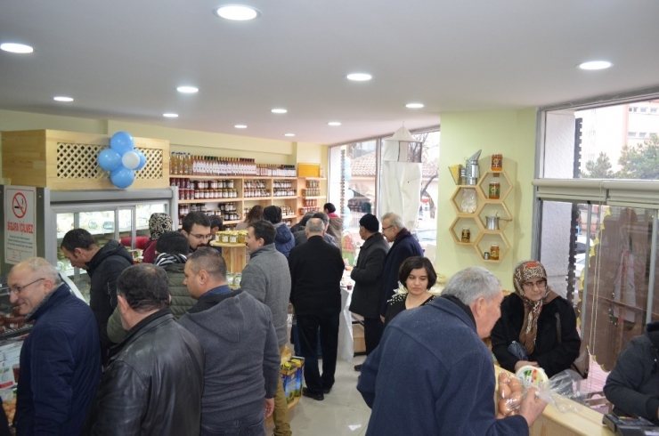 Organik Tüketimi Yaygınlaştırmak İçin ‘Üretici Market’ Açıldı