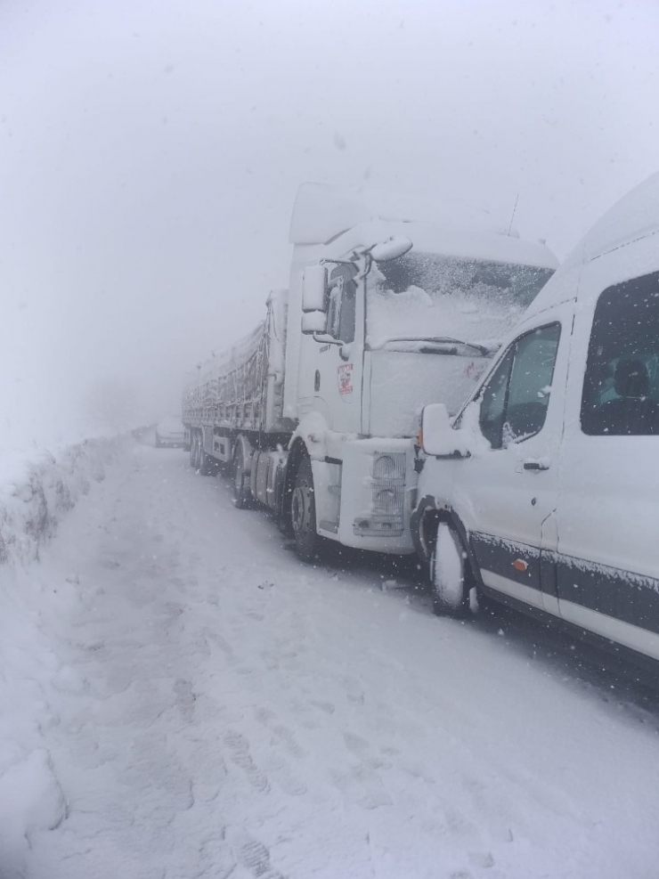 Bulanık-muş Yolunda Kaza: 2 Yaralı
