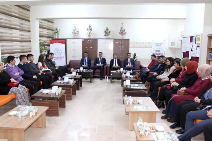 Savaşçı, Öğretmenlerin Taleplerini Dinledi