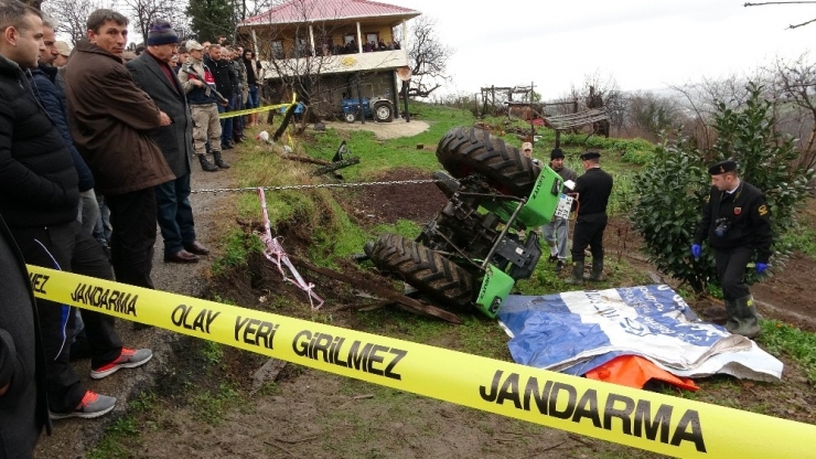 Devrilen Traktörün Altında Can Verdi