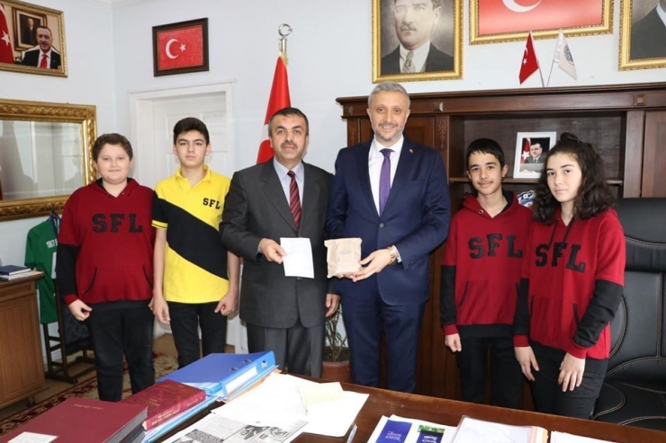 Öğrenciler, Harçlıklarını Depremzedelere Bağışladı