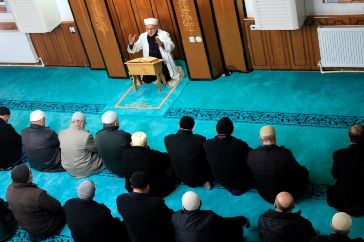 Sivas’ta Eller Semaya Açıldı