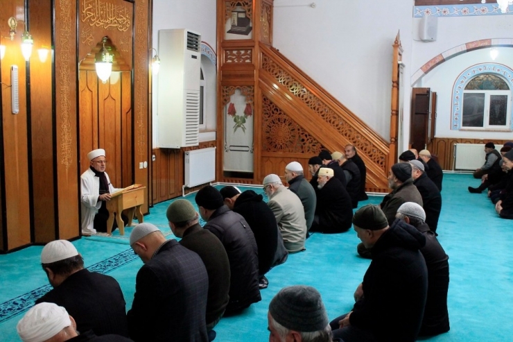 Sivas’ta Eller Semaya Açıldı