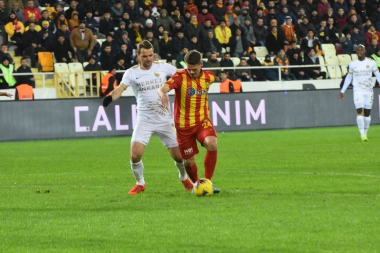 Süper Lig: Yeni Malatyaspor: 0 - Mke Ankaragücü: 0 (İlk Yarı)