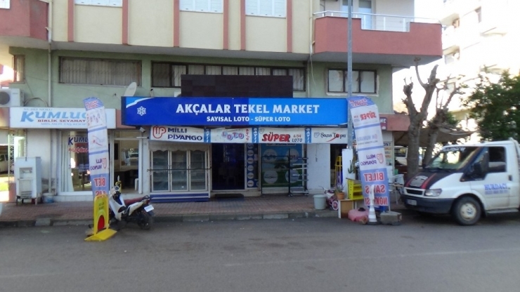 Bir İlçe, Kimliği Belirsiz Talihliyi Merak Ediyor