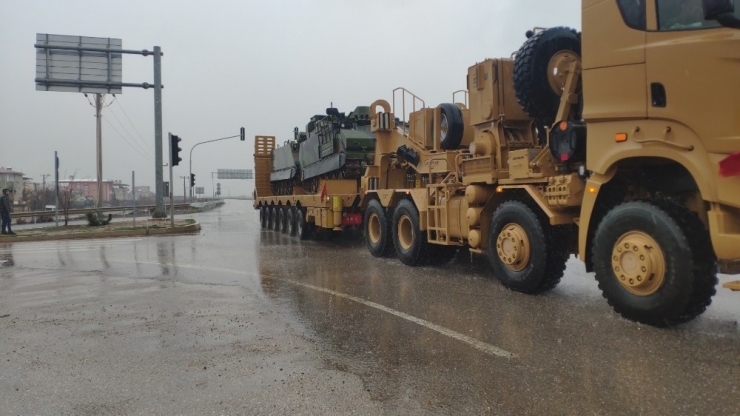 Suriye Sınırına Zırhlı Araç Sevkıyatı