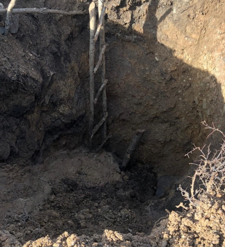 Kepçeyle Kaçak Kazı Yapan 9 Kişi Suçüstü Yakalandı