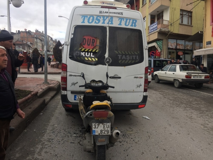 Tosya’da Motosiklet Minibüsle Çarpıştı: 1 Yaralı