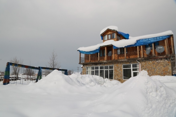 Tunceli’nin Bir İlçesi Kara Gömüldü