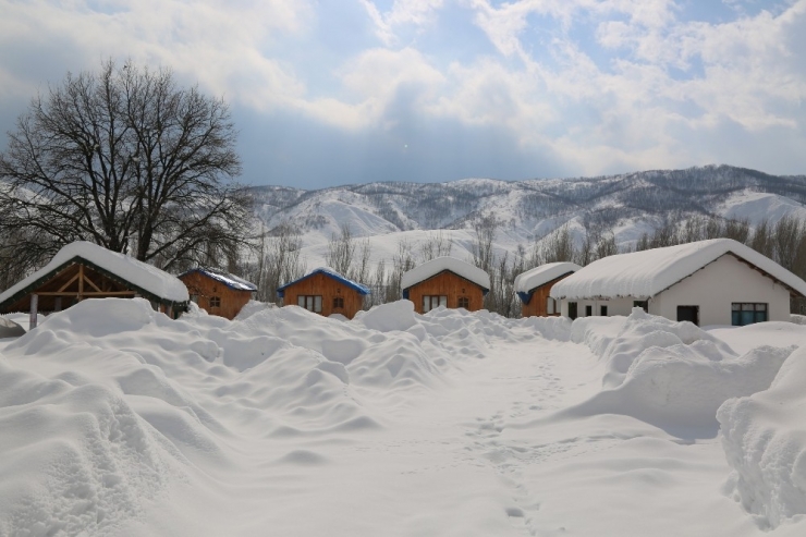 Tunceli’nin Bir İlçesi Kara Gömüldü