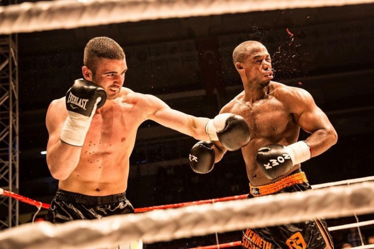 Mücahit Kulak, Hollandalı Rakibini Ezdi Geçti