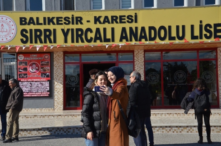 Syal Mezunları Okulları İle Vedalaştı