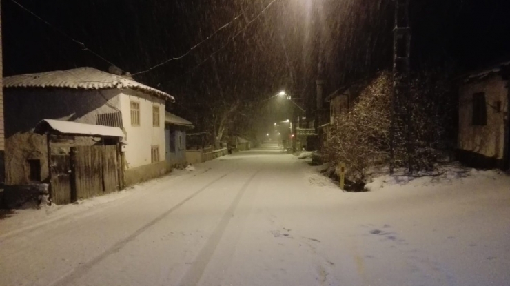 Kar Kalınlığı 10 Dakikada 10 Santimetreyi Geçti