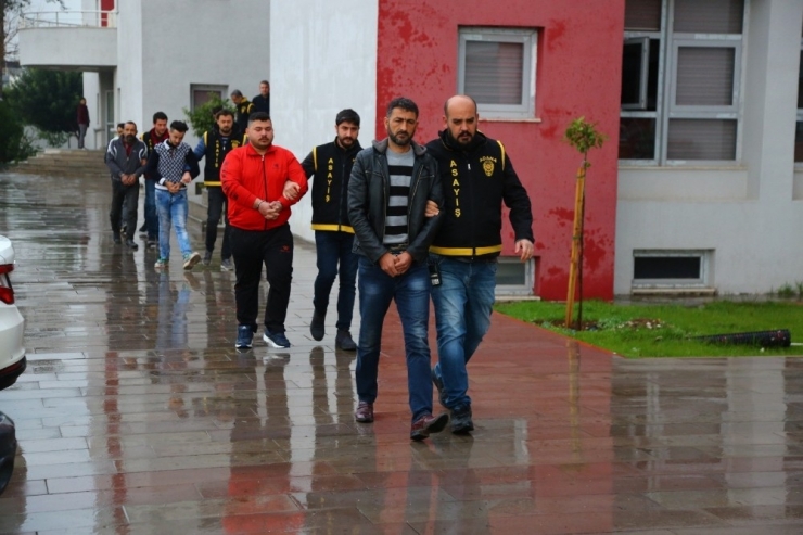 Kavga İhbarına Giden Polis, Hırsızlık Şebekesini Çökertti