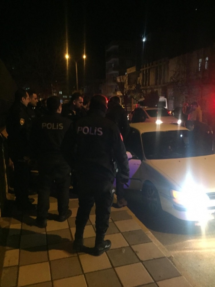 Alkollü Sürücü Polis Aracına Çarpıp Kaçtı: 1 Yaralı