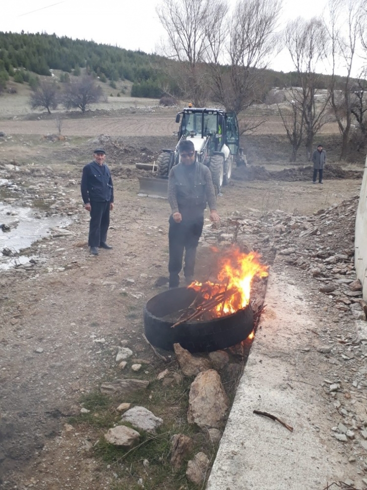 Köylerde İçme Suyu Problemi Çözülüyor