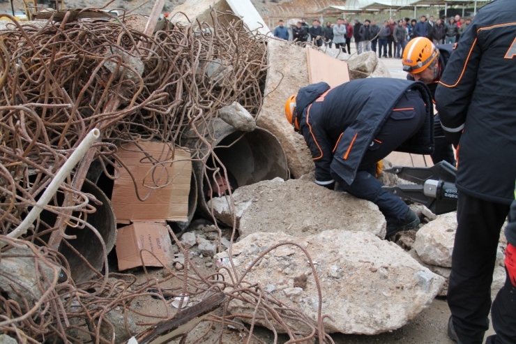 Deprem Tatbikatı Gerçeği Aratmadı