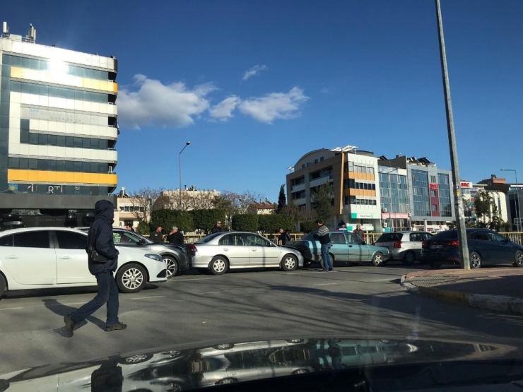 Antalya’da Zincirleme Trafik Kazası