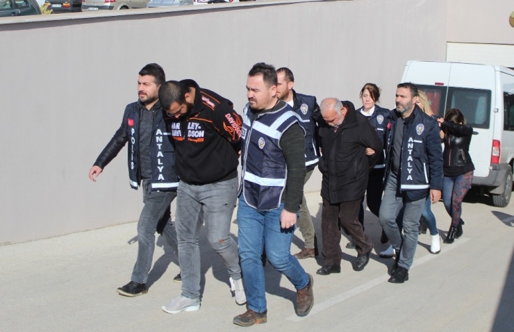 Arkadaştan Gelen Milyonluk Hırsızlığa 5 Tutuklama