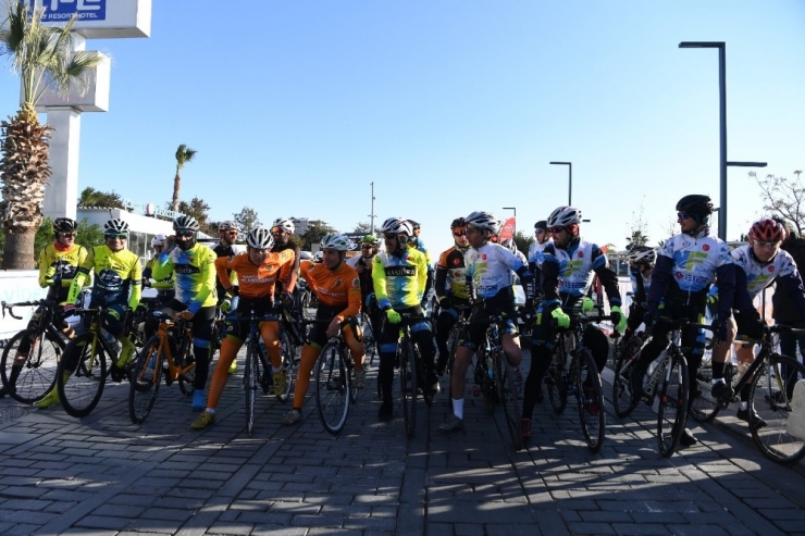Antalya’da Denizden Çıkıp Bisikletle Dağa Tırmanan Sporcuların Zorlu Mücadelesi
