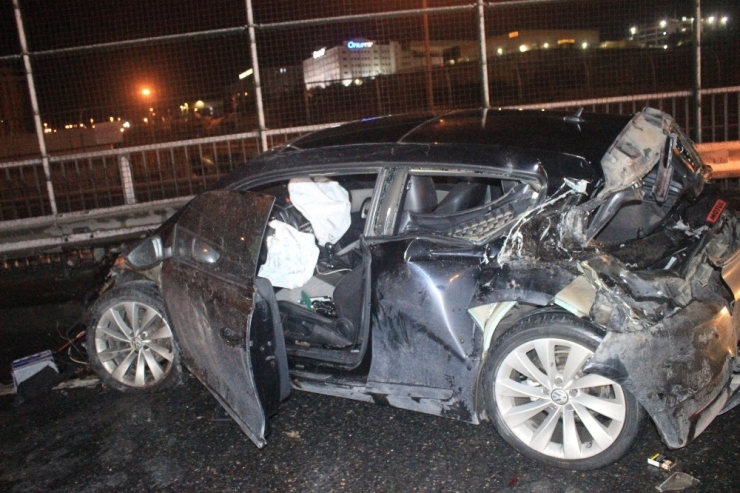 Otomobil Kamyonete Arkadan Çarptı: 1’i Ağır 3 Yaralı