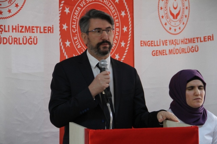 Görme Engelli Bireylerin Mezuniyet Sevinci