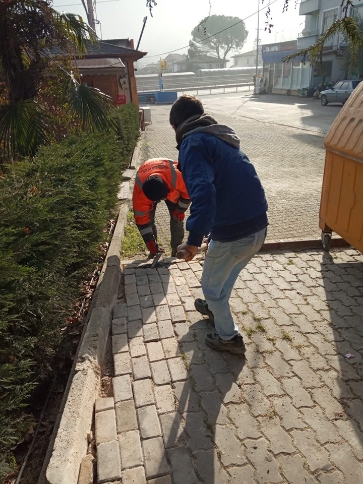Bayırköy’de Deforme Olan Kaldırımların Yenileniyor