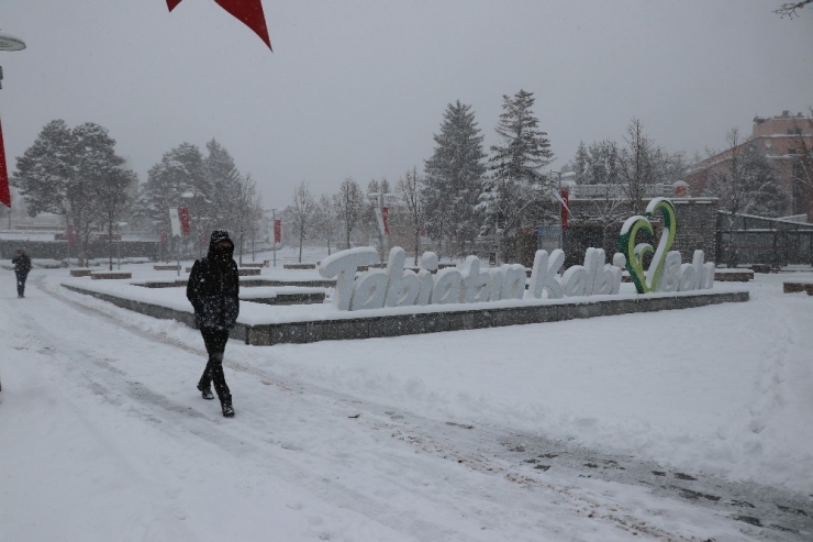 Bolu Kent Merkezi Beyaz Örtüyle Kaplandı