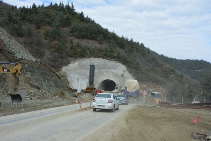 Her Gün Dağı 2 Metre Deliyorlar